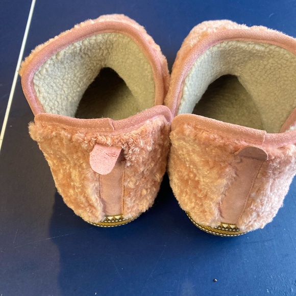 Ariat women’s slipper shoes  8.5-9 size large - Picture 2 of 4